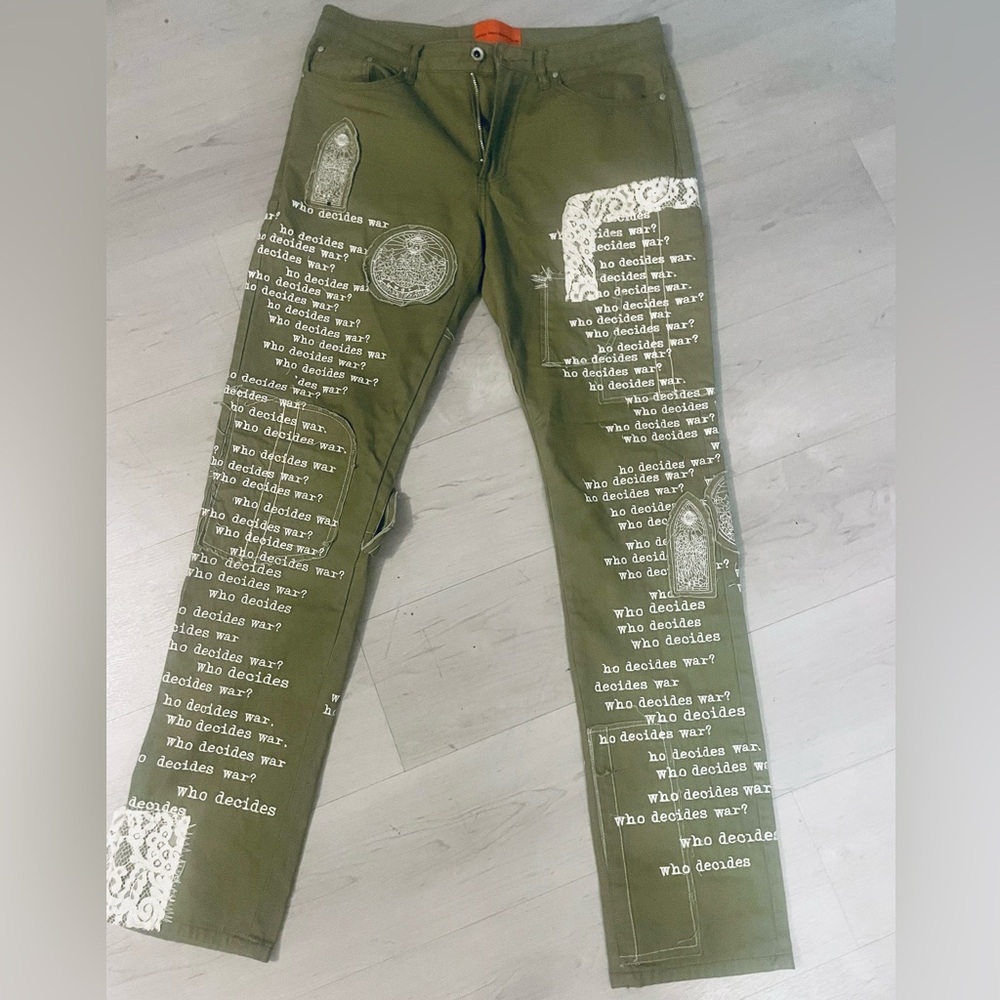 WHO DECIDES WAR Pants size 32 100% authentic